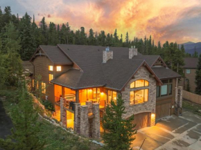Warm and luxurious, spectacular views, all en-suites, hot tub, shuffle board, arcade machine!!